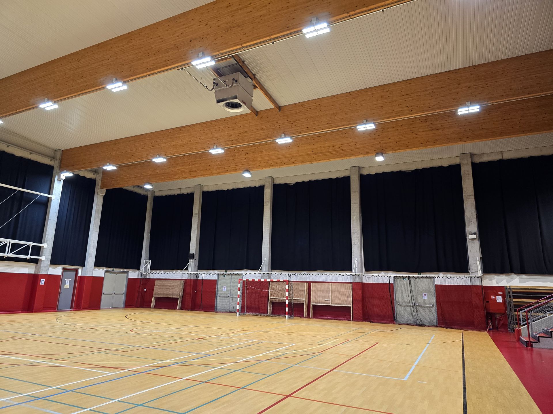 Éclairage LED optimal pour gymnase conforme à la norme EN12193 – Win4LED