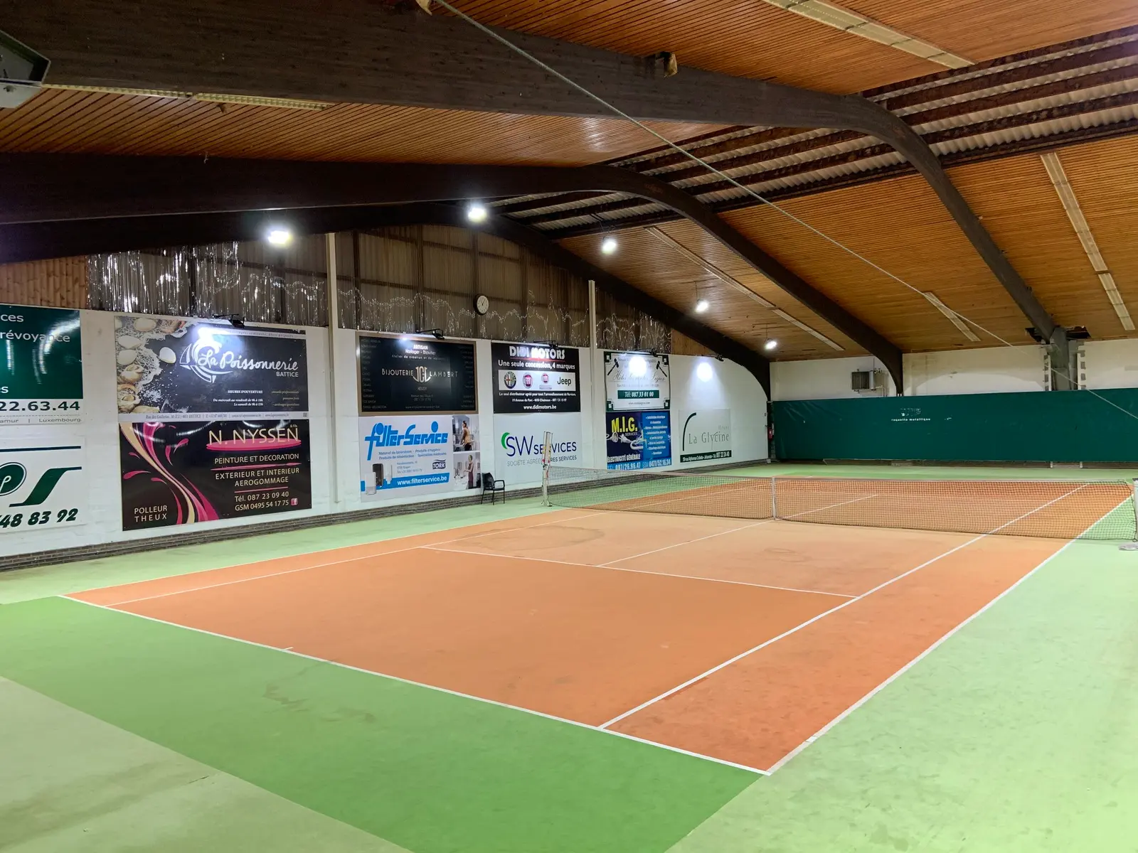Terrain de tennis intérieur équipé d’un éclairage LED professionnel - Win4LED