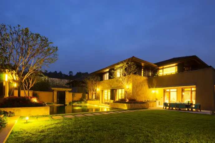 Éclairage LED résidentiel extérieur pour une maison moderne - Win4LE