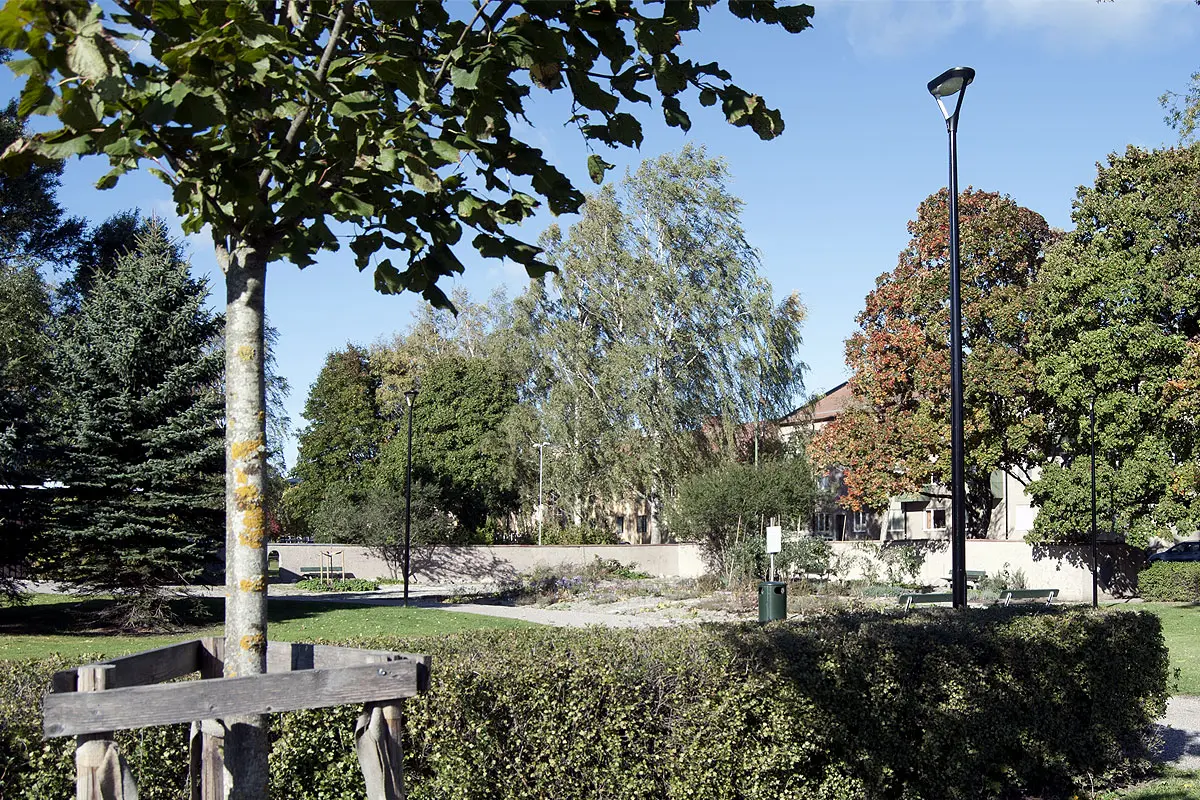 Poteaux en composite Formenta assurant un éclairage performant sur une piste cyclable