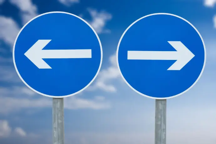 Poteau de signalisation en composite, léger et anti-corrosion pour un usage urbain