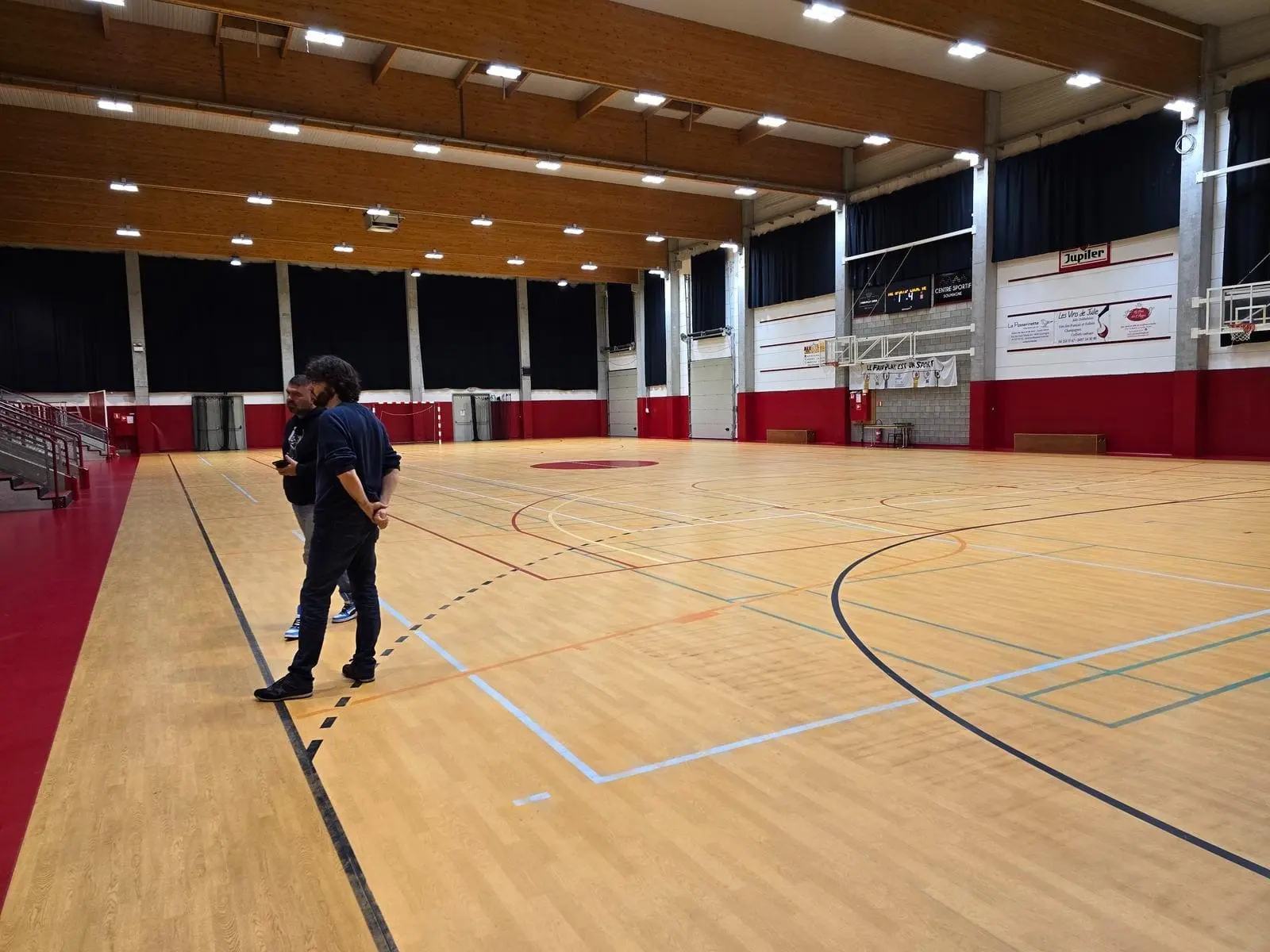 Éclairage LED éco-énergétique pour infrastructure sportive indoor