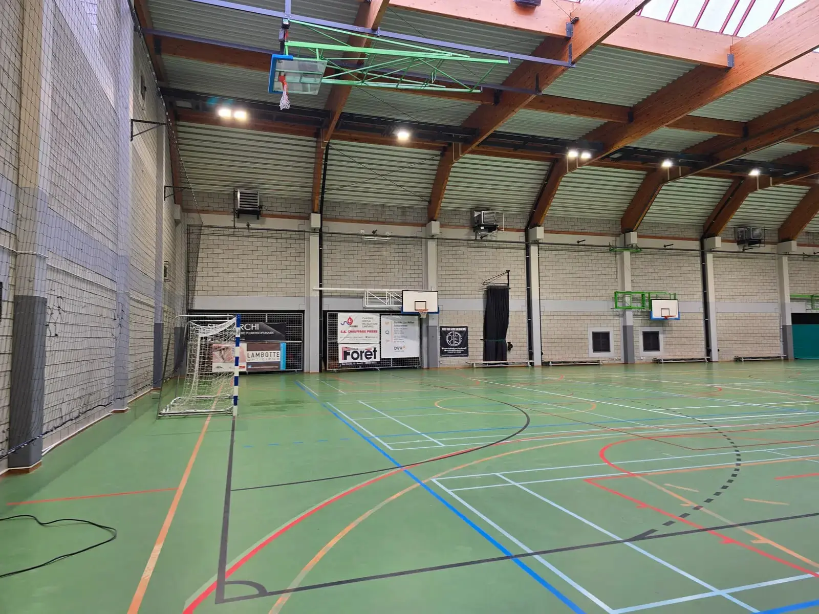Projecteurs LED pour salle omnisports avec lumière uniform