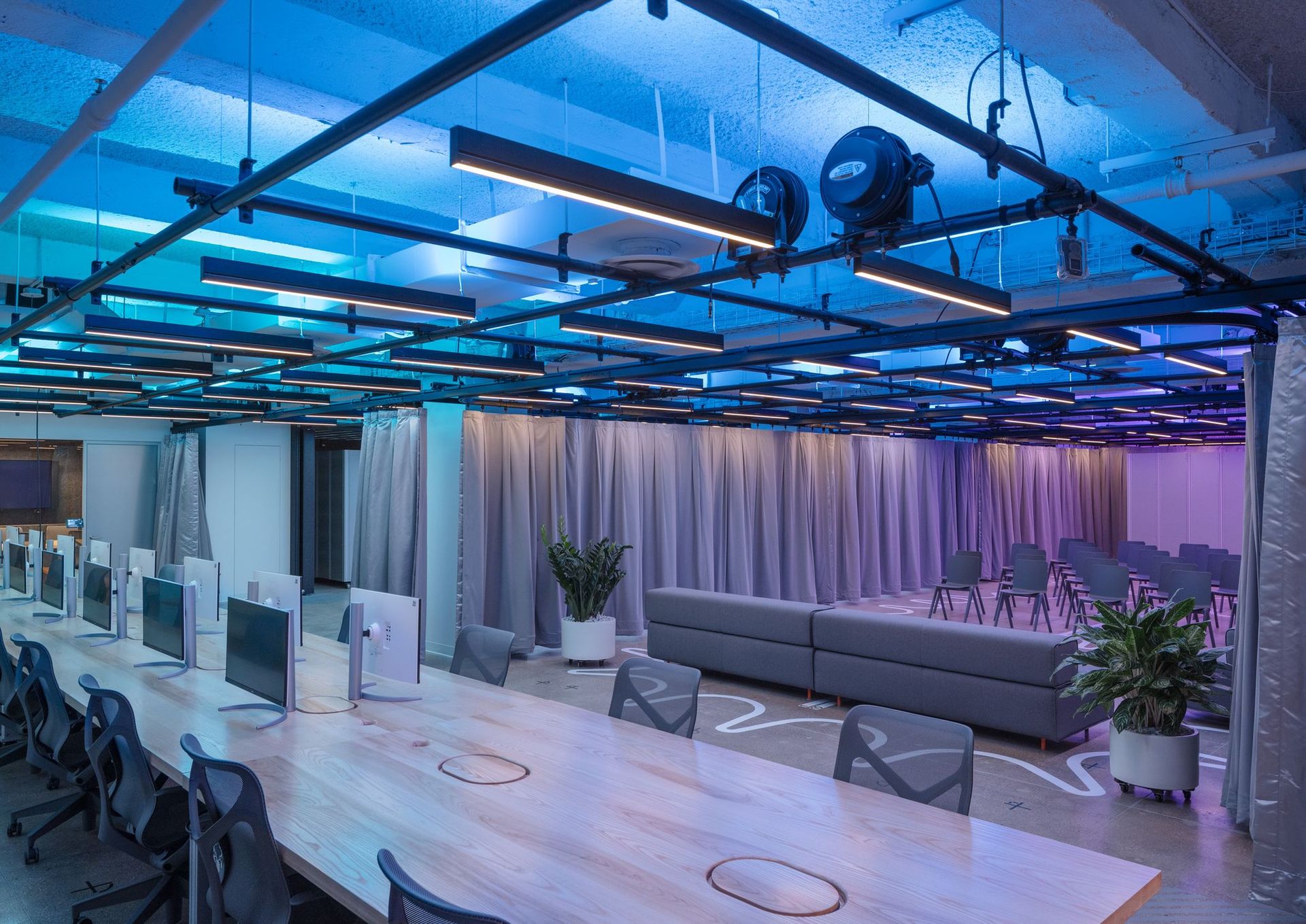 Dispositif d’éclairage sonore installé au plafond