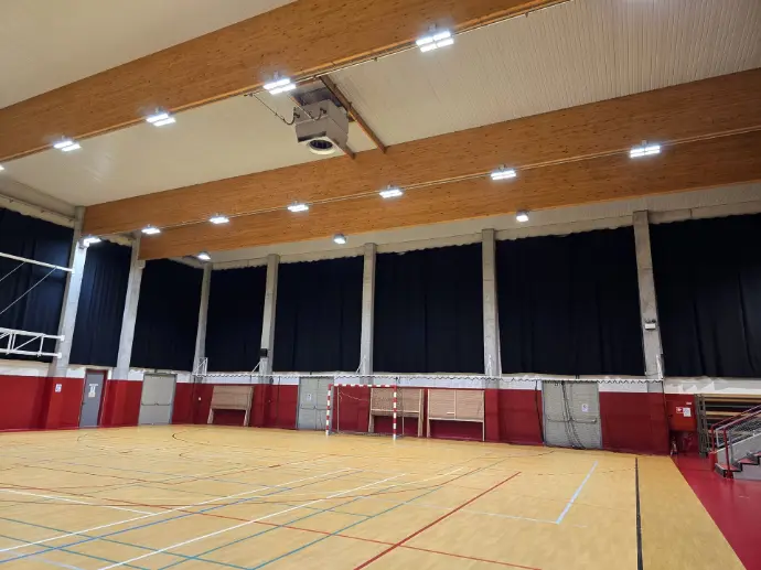 Éclairage LED optimal pour gymnase conforme à la norme EN12193 – Win4LED