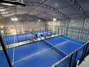 Court de padel éclairé par les solutions LED Win4LED