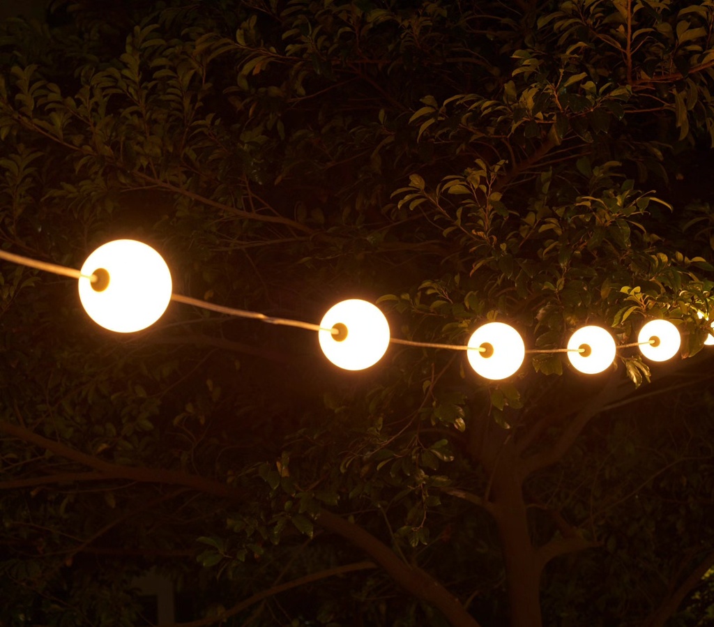  LEDslinger avec 6 boules - diamètre 10cm/espacement  46cm - longueur totale 5,5m 
